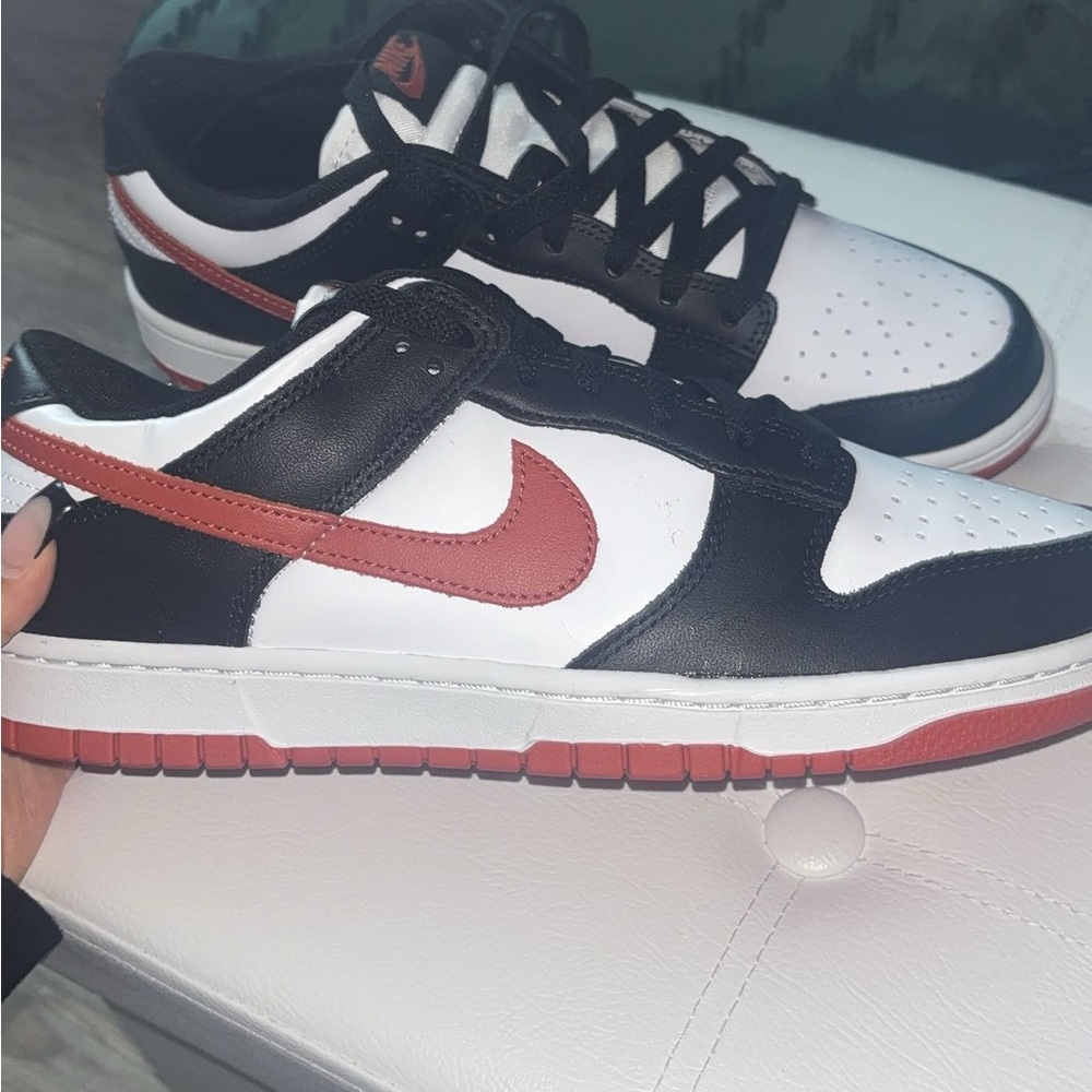 Nike Men's Black and Red Sneakers
